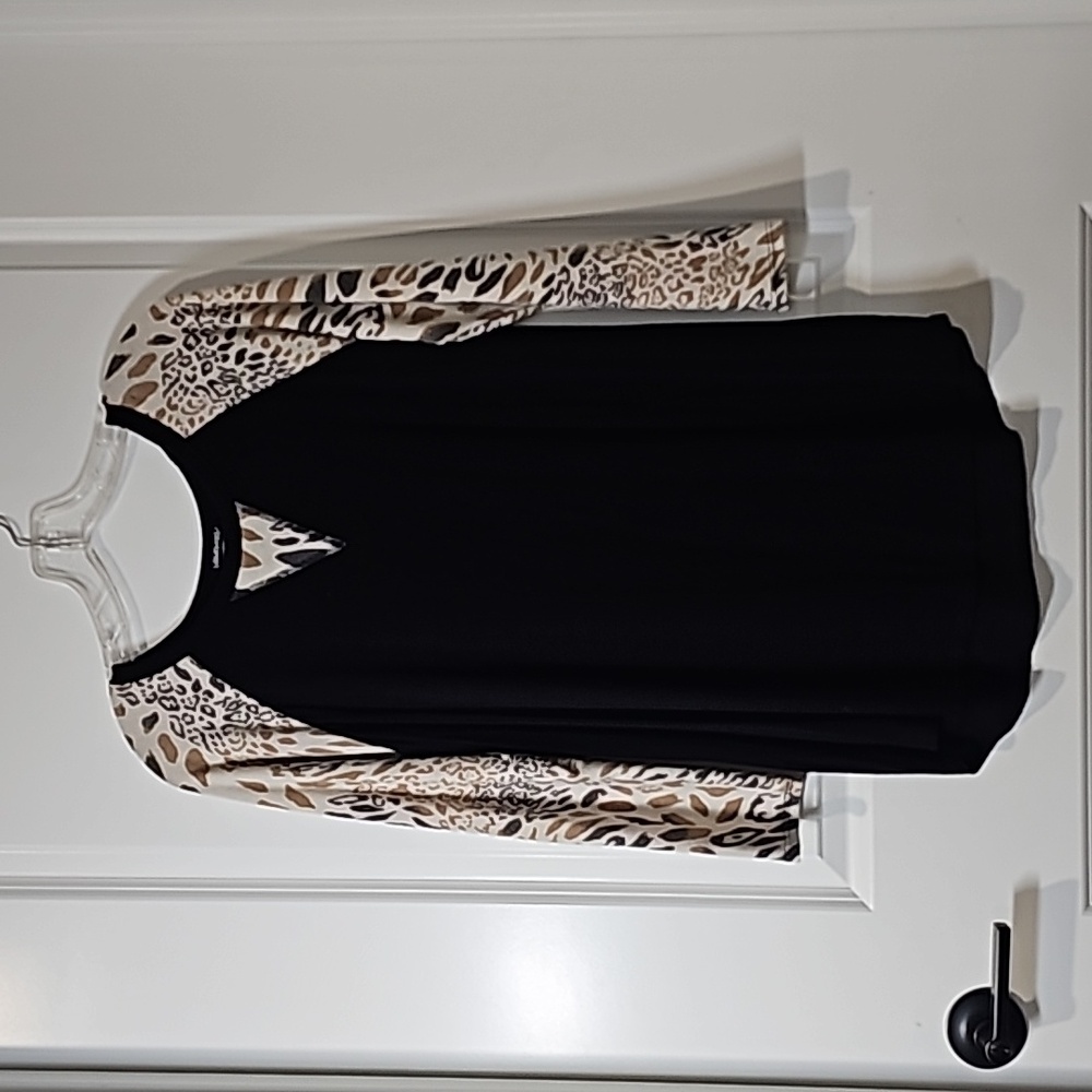 SOLD - Small | Heimish USA | women's top - Picture 2 of 6